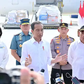Menko PMK Dampingi Presiden Joko Widodo Lepas Bantuan Kemanusiaan Tahap Kedua untuk Palestina