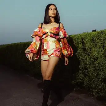 Makna Lagu Autumn Milik NIKI Ceritakan Hubungan Asmara yang Rumit