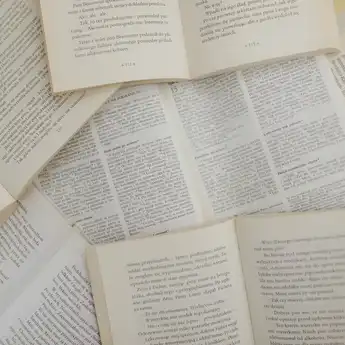 6 Contoh Teks Ulasan Lagu Beserta Pengertian dan Struktur Penulisan