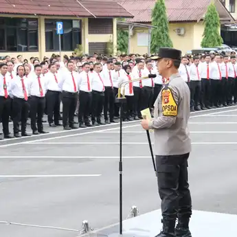 Kapolda Sumsel Kembali Hadiahi Pin Emas dan Piagam Penghargaan Personel Polda Sumsel Berprestasi