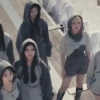 Lirik dan Terjemahan 'Sonar (Breaker' yang Dipopulerkan oleh NMIXX