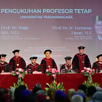 Kukuhkan Dua Guru Besar Tetap, Rektor Untar Berharap Para Profesor Jadi Panutan dan Konsisten Berkarya