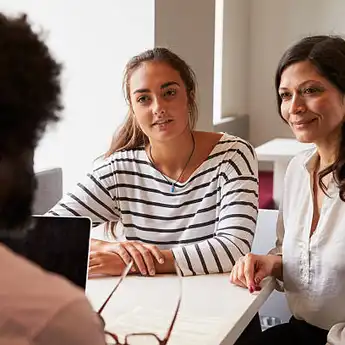 10 Contoh Kata Sambutan Wali Kelas saat Pembagian Raport SD