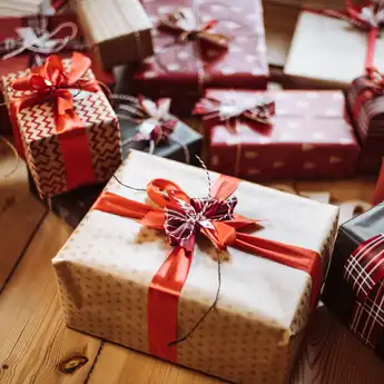50 Ide Kado Natal 2024 di Kantor Paling Berkesan, Bermanfaat dan Murah