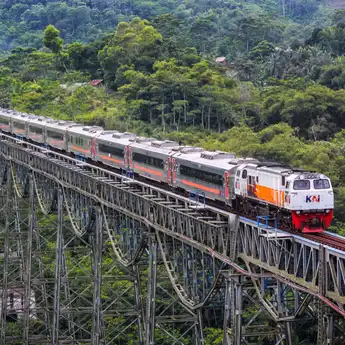 Daftar Nama Kereta Ekonomi Jenis Kursi Tegak dan Premium Tahun 2024, Cek!