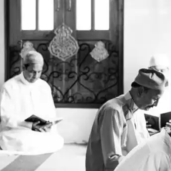 Sholawat Allah Allah Allah Ya Qoshid Baitallah Lengkap: Arab dan Latin