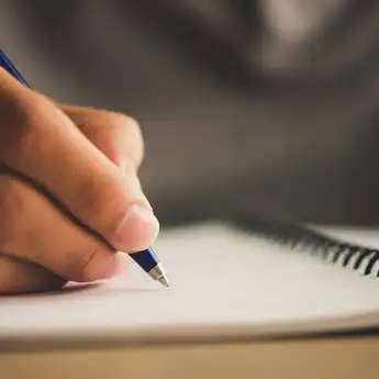 7 Contoh Teks Ulasan Buku Lengkap dengan Strukturnya