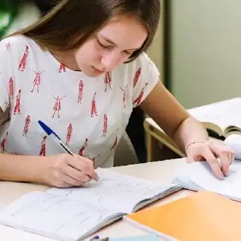 55 Contoh Kalimat Persuasif Lengkap dengan Pengertian dan Jenis