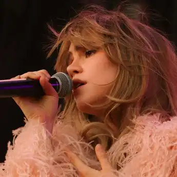 Lirik Lagu 'OMG' - Suki Waterhouse, dengan Terjemahan