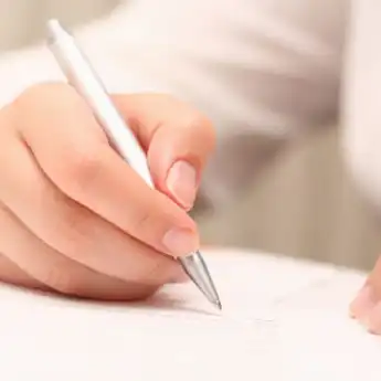 5 Contoh Ulasan Teks Cerpen Lengkap dengan Struktur