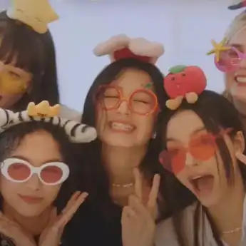 Lirik Lagu dan Terjemahan 'Girls Of The Year' - VCHA, Besutan JYP Entertainment