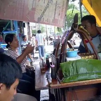 Riwayat Kampung Kuno Dalam Semangkuk Gulai Kambing Bustaman
