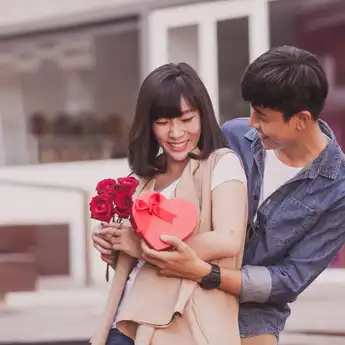 30 Long Text Valentine 2025 yang Romantis dan Paling Berkesan
