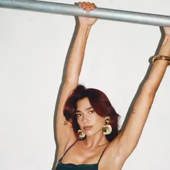 Berikut Ini Lirik Lagu 'Training Season' yang Dinyanyikan oleh Dua Lipa