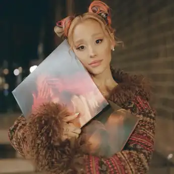 Makna Lagu We Can't Be Friends by Ariana Grande: Akhir Sebuah Hubungan