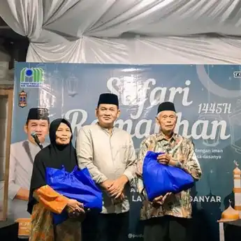 PUDAM Tirta Lawu Beri Kejutan Kepada Sekdes Jenawi Saat Safari Ramadan