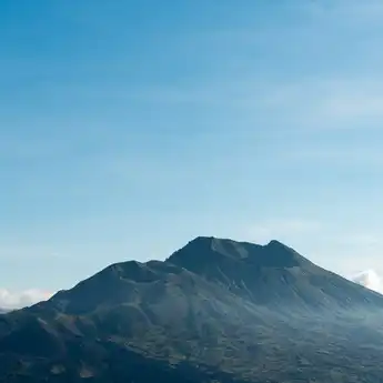 3 Gunung di Indonesia yang Terkenal dengan Cerita Mistisnya