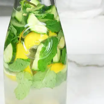 Cobain Resep 'Sassy Water' untuk Melangsingkan Perut dalam 3 Hari!