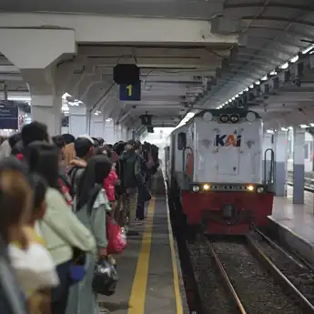 Sesuai Prediksi, Pengguna Kereta Commuter Wilayah 2 Bandung di Hari Kedua Lebaran Naik 40 Persen