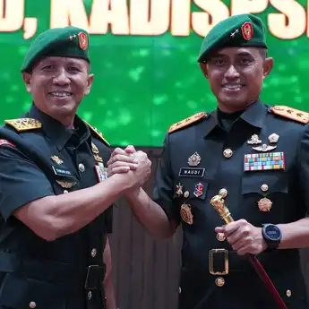 Resmi, Mayjen TNI Mohammad Naudi Nurdika Terima Tongkat Pangdam II/Swj