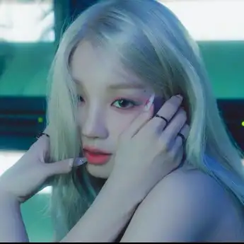 Lirik Lagu 'FREAK' – YUQI (G)I-DLE, Lengkap dengan Terjemahannya