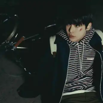 Lirik dan Terjemahan 'Little Light' yang Dipopulerkan oleh DOYOUNG