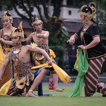 Solo Menari 2024 Padukan Kekayaan Seni Budaya dan Edukasi Sejarah Kota Surakarta Bertema Animal Movement