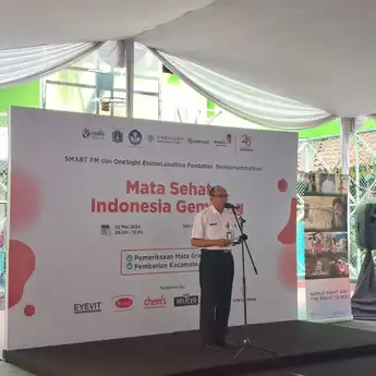 Smart FM dan OneSight EssilorLuxottica Foundation Berbagi Kacamata Gratis di SDN 01 Cipedak
