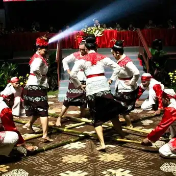 Ada Budaya Maluku di Wisuda ke-83 Universitas Tarumanagara