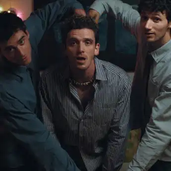 Lirik Lagu 'Cozy' oleh Jeremy Zucker, Lauv, dan Alexander 23