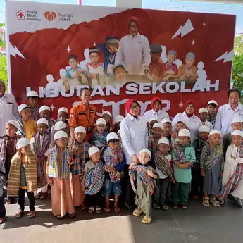 55 Anak Ikut Sunat Gratis Yang Digelar PMI Provinsi Kalbar dan Rumah Zakat