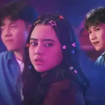 Lirik Lagu dan Terjemahan 'Get Over Him' - Ziva Magnolya