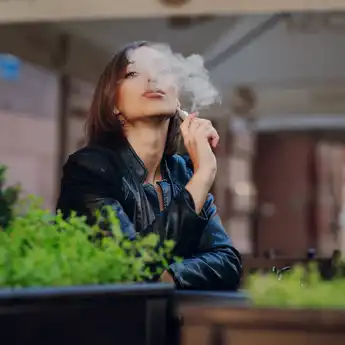 Kebiasaan Hisap Rokok Elektrik atau Vaping Bisa Buat Kulitmu jadi Rusak, Lho!
