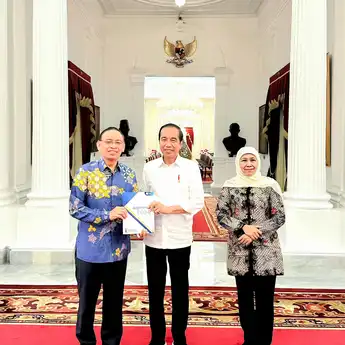 Bertemu Presiden Jokowi, Khofifah dan Rektor Unair Serahkan Konsep untuk Indonesia Maju 2034