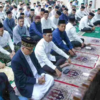 Pj. Gubernur, Heru Budi Hartono Minta Panitia Kurban Jaga Kebersihan Lingkungan