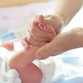 12 Manfaat Pijat Bayi dan Hal yang Perlu Diperhatikan oleh Orang Tua