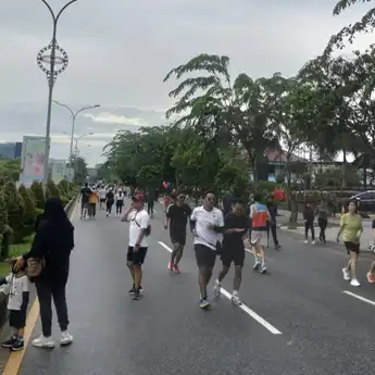 Masyarakat Gembira Dengan Dibukanya CFD Di Kawasan Jalan Ayani