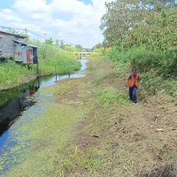 BWSK I Pontianak Lakukan Pembersihan Sungai Kawasan Sungai Raya Dalam
