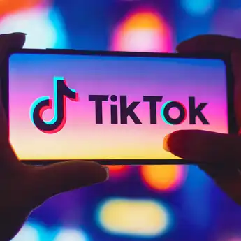 Lirik Lagu 'Waktu Ku Kecil' yang Lagi Viral Dinyanyikan Ibu-Ibu!