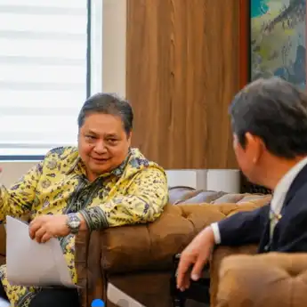 Bahas Peningkatan Kerja Sama Ekonomi Hingga Stabilitas Kawasan, Menko Airlangga Bertemu Sekjen LDP Jepang Motegi Toshimitsu