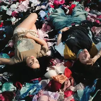 Lirik Lagu 'Guess featuring Billie Eilish' - Charli XCX, Billie Eilish