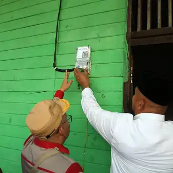 Batu Dinding Akhirnya Nikmati Listrik, Bupati Edi Pastikan Terang Kampongku Terus Meluas
