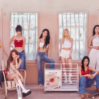 Lirik Lagu Take A Chance - fromis_9, dengan Terjemahan Indonesia dan Inggris