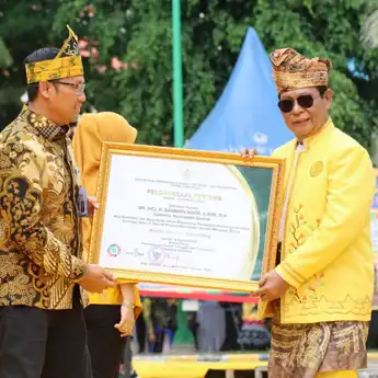 Atasi Desa Tertinggal dan Sangat Tertinggal, Gubernur Kalsel Mendapat Penghargaan Dari Menteri Desa PDTT
