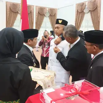 Ani Sofian Kukuhkan 32 Paskibraka Kota Pontianak Tahun 2024