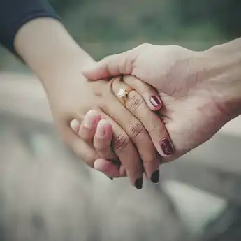 20 Pertanyaan Lucu Buat Pacar yang Bikin Salting dan Ngakak