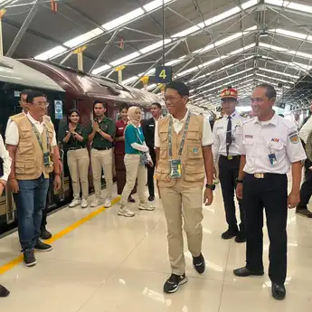 Rehat Konferensi, Para Delegasi ARCEO Sempatkan Jalan-jalan, dari Stasiun Cibungur hingga Melihat-lihat Stasiun Bandung