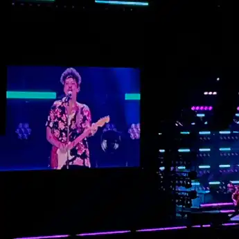 Bruno Mars Bikin Penonton Histeris: 'Aku Kangen Kamu, Sayang!'