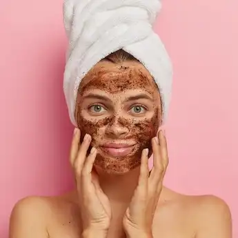 5 Cara Terbaik Memakai Scrub yang Ampuh untuk Membersihkan Wajah