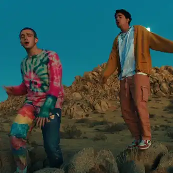 Makna Lagu Mean It - Lauv & LANY, Jangan Sampai Relate, ya! 